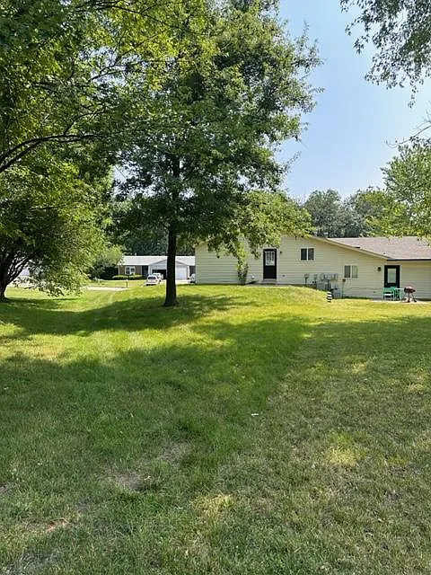 2 bed, 1000 sqft, $1,600 — Photo 3