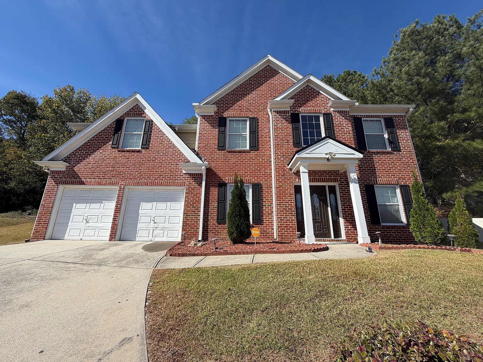 4 bed, 2.5 bath, 2938 sqft, $2,900 — Photo 2