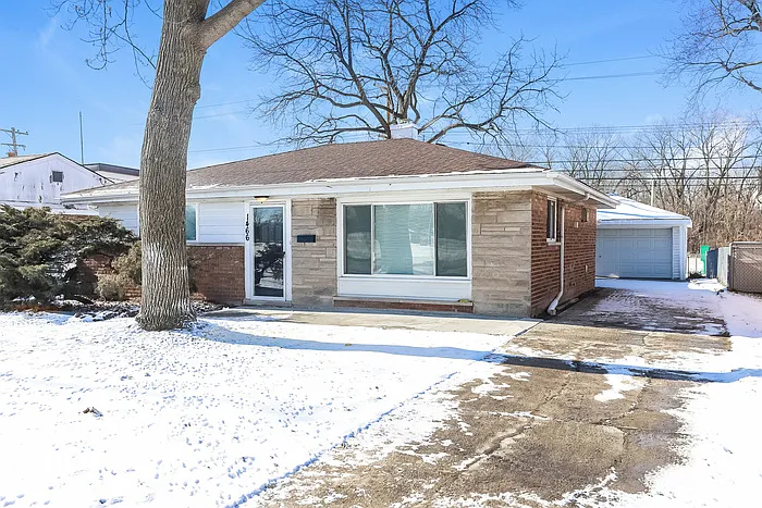 1466 Burnham Ave photo 1