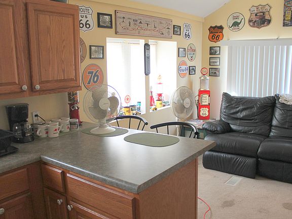 4th image of 51 Lakeshore Dr