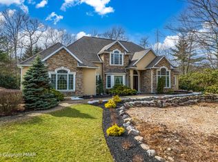 247 Wolf Hollow Rd, Lake Harmony, PA 18624