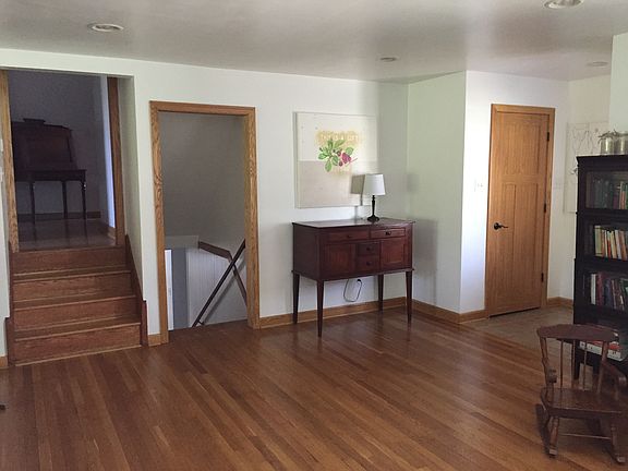 4th image of 114 E 9th St