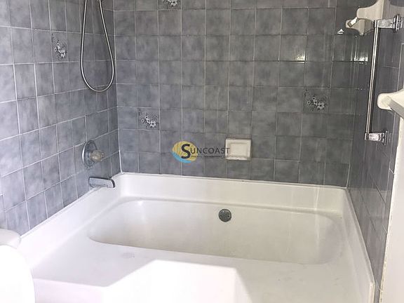 5th image of 2317 NE 23rd Pl