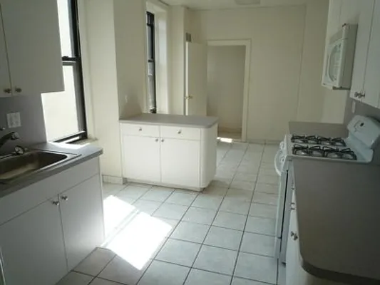 Rented by Raz Realty | media 50