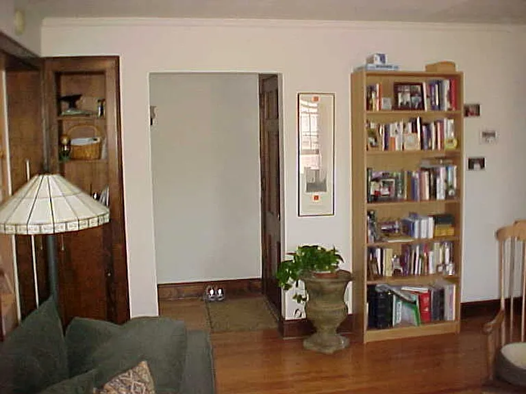 2206 Kendall Ave — Photo 5