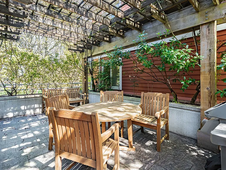 Madrona Court — Photo 8