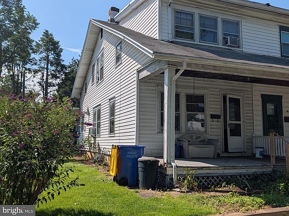 3rd image of 3019 Dickinson Ave