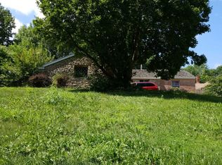 3208 S Shady Bend Dr, Independence, MO 64052