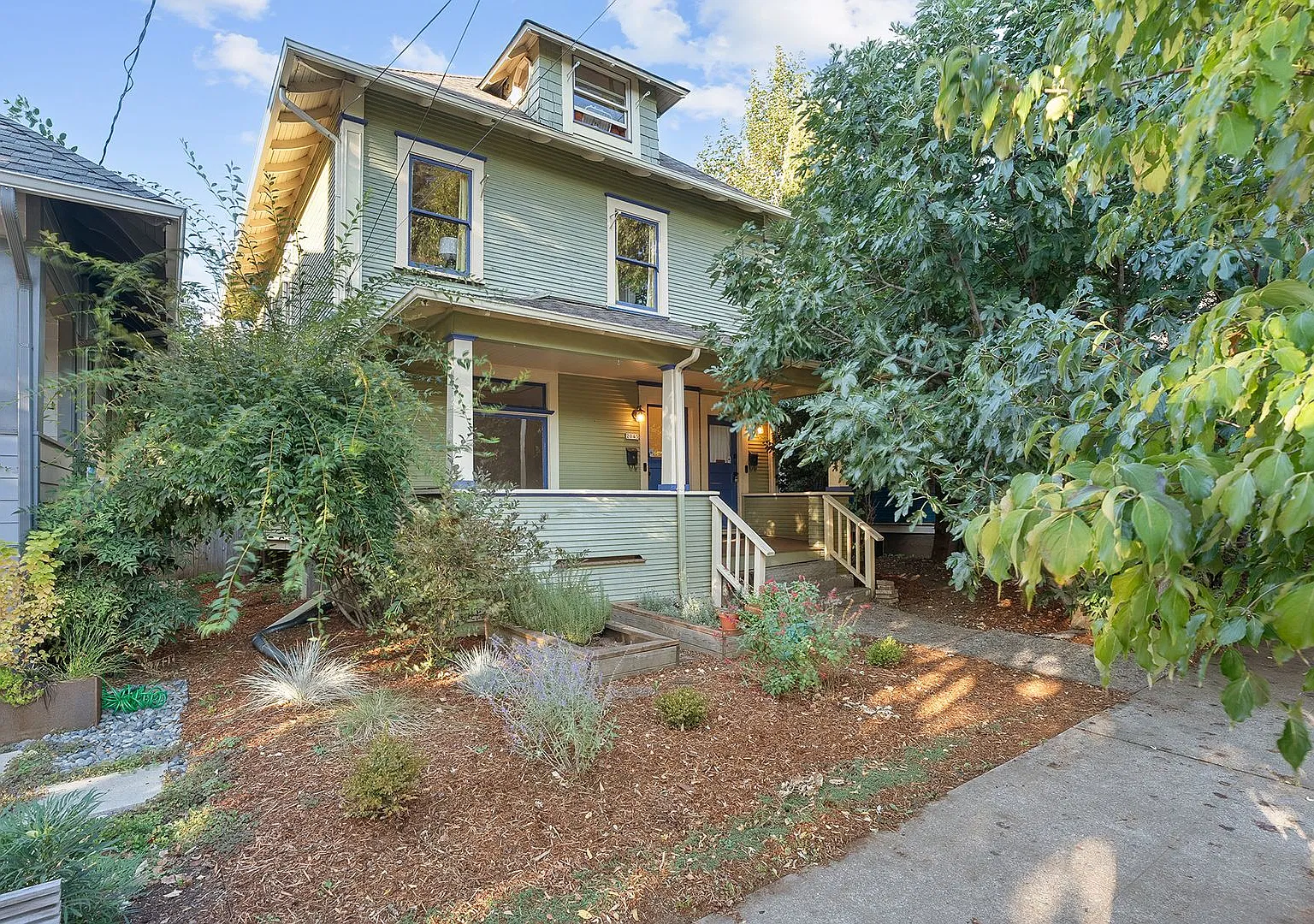 SFH 290 - Yamhill Duplex — Photo 1
