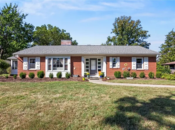 2408 4th St, Charleston, IL 61920