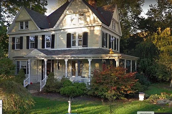 227 Beaver St photo 1