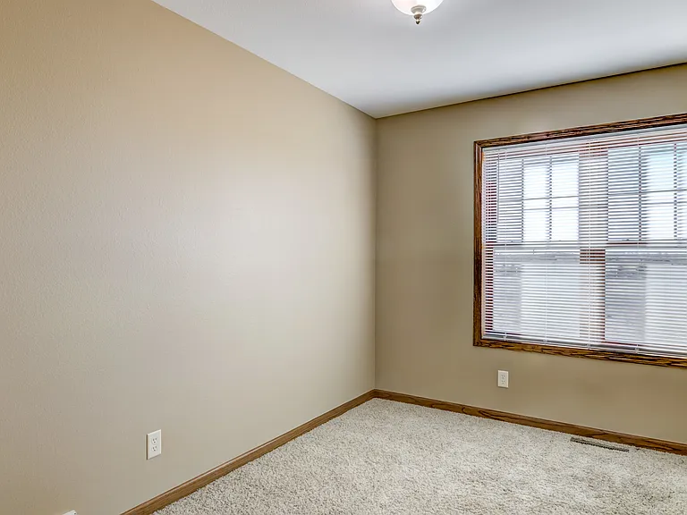 956 Parkland Dr — Photo 11