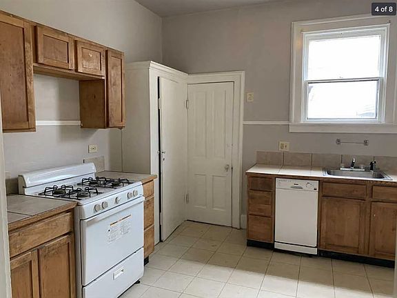 5th image of 929 Boone St