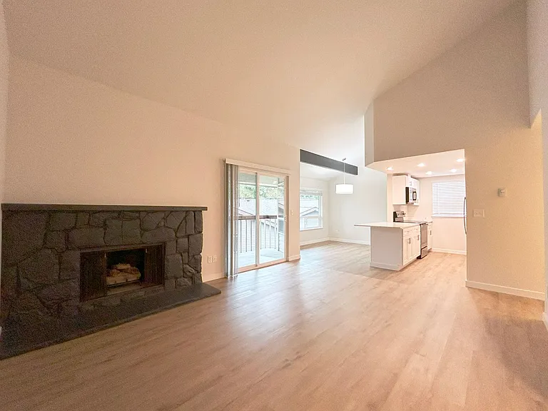 Bellefield Manor — Photo 22