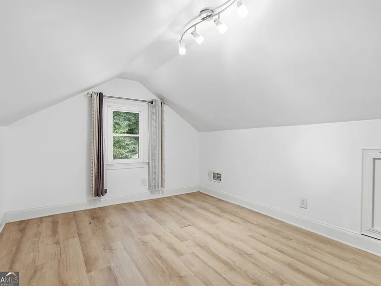 1669 Emerald Ave SW — Photo 20