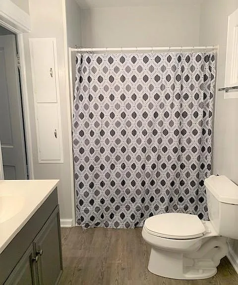 Newly renovated full bath