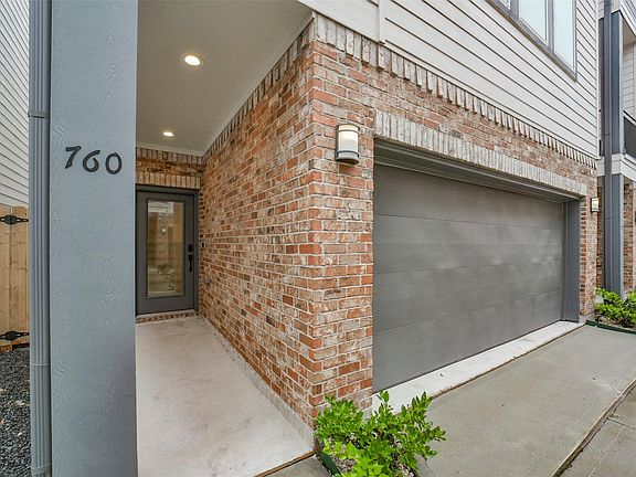 3rd image of 760 W Donovan St