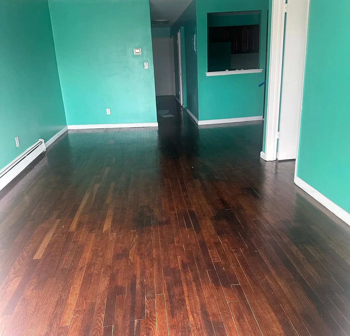 3 bed, 1.5 bath, 1081 sqft, $4,000 — Photo 1