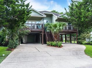412 Lakeside Dr, Kemah, TX 77565