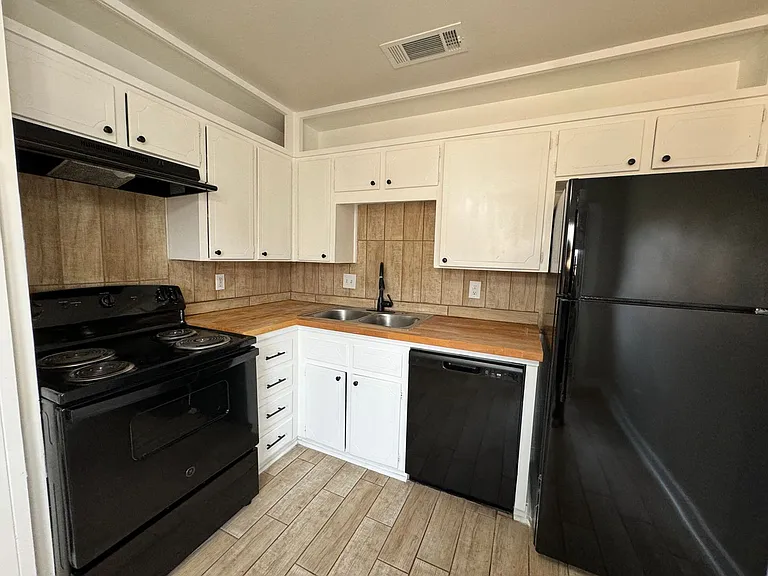 2316 Andover Dr — Photo 7
