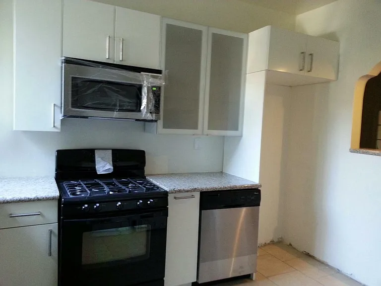 6111 Romaine St #103 — Photo 6