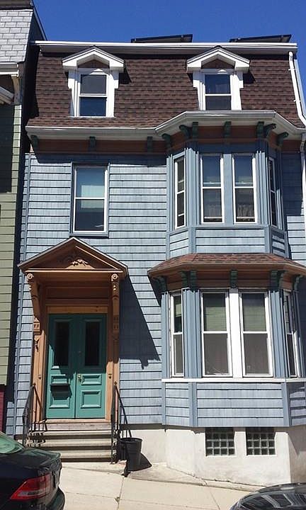 2nd image of 19 Old Harbor St
