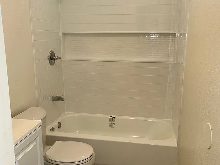1400 S Ave E — Photo 7