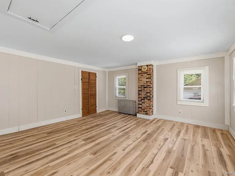 212 Center St — Photo 10