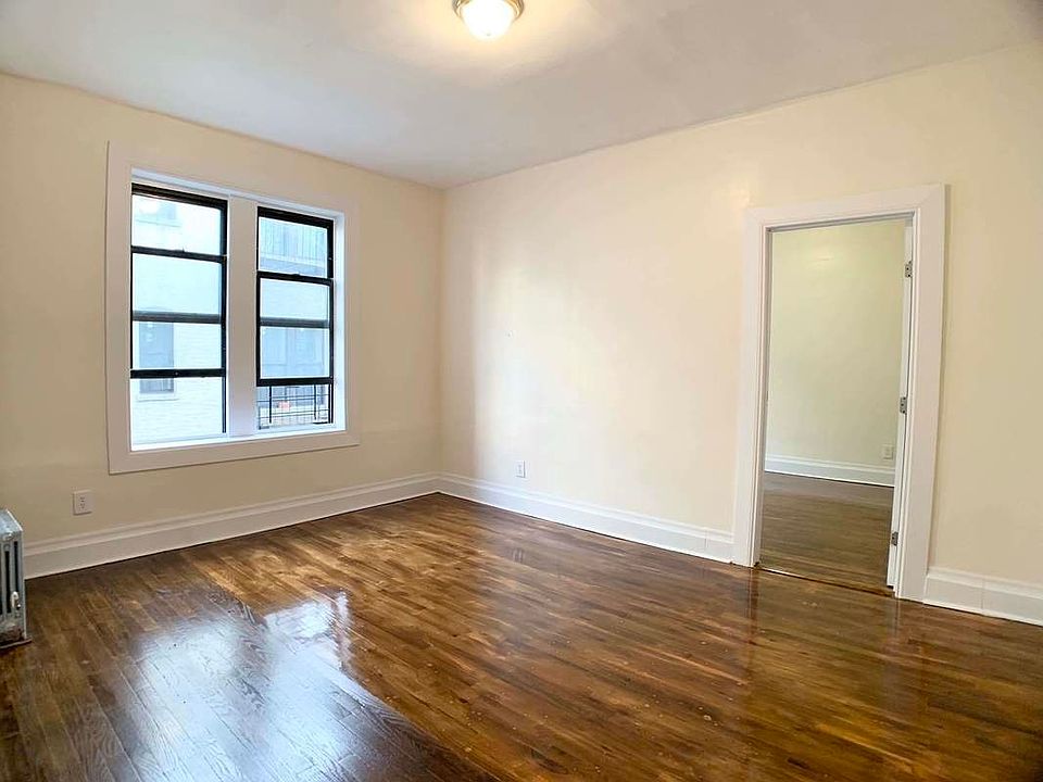 1st image of 576 Parkside Ave #B8