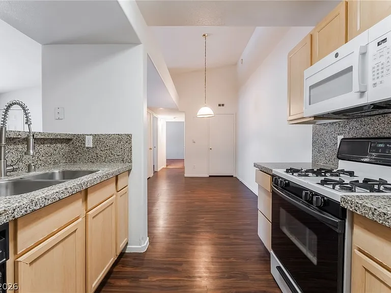 950 Seven Hills Dr #524 — Photo 17