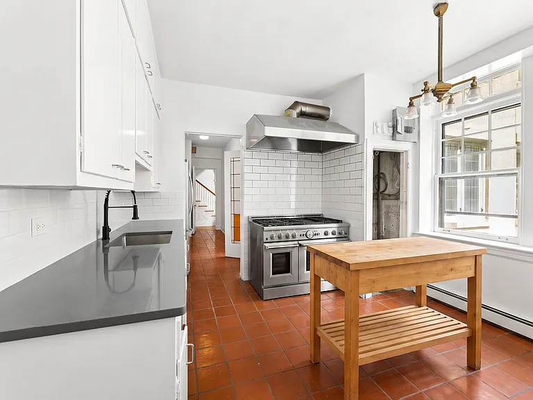 42 Monroe Pl #UP — Photo 8