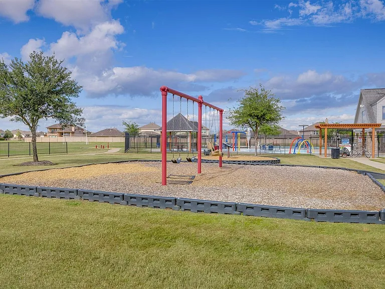 8310 Holly Blue Dr — Photo 27