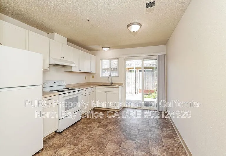 1603 Corby Ave #8 — Photo 8