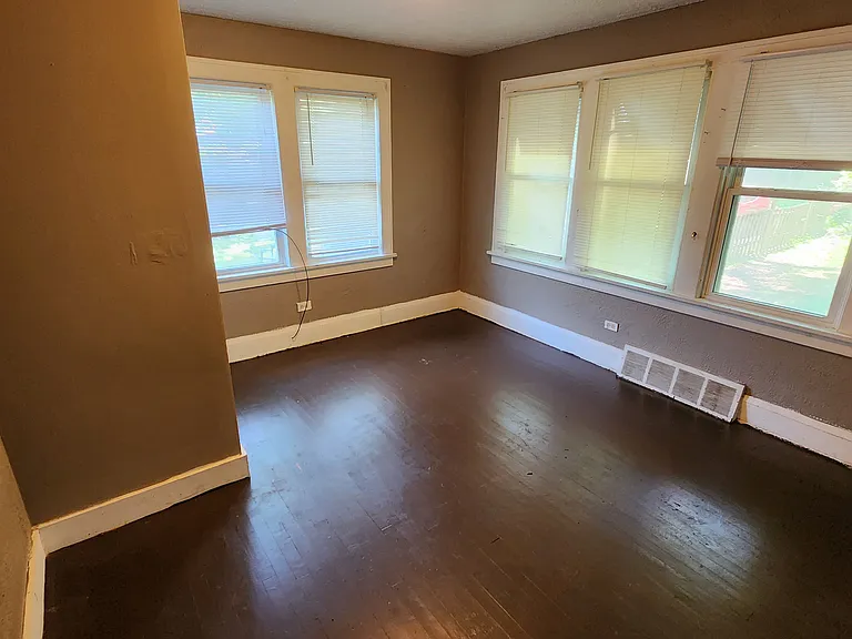 1152 Pomona Rd — Photo 6