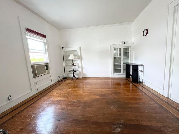 2nd image of 436 Magazine St #1