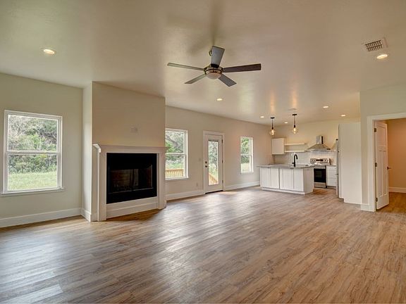 3rd image of 127 Misty Ln
