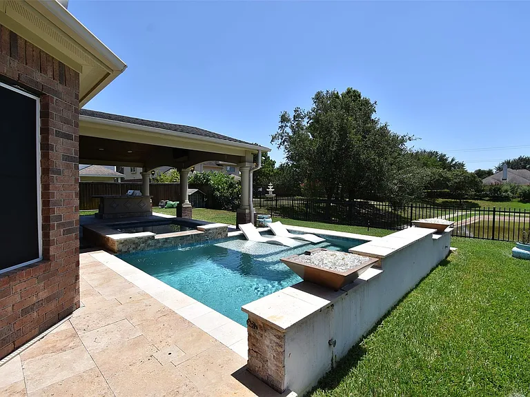 16915 Locust Springs Dr — Photo 41