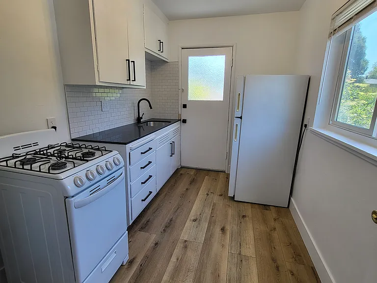 1324 Addison St #8 — Photo 5