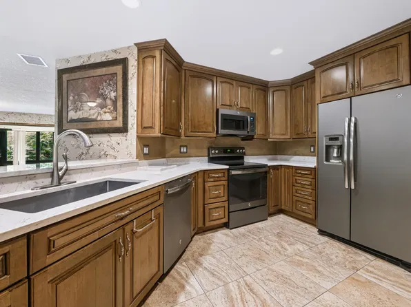 6276 SE CHARLESTON Place #102, Hobe Sound, FL 33455