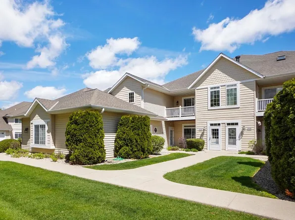W398N5983 Autumn Woods DRIVE, Oconomowoc, WI 53066
