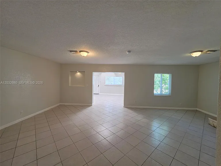 5225 NE 4th Ave — Photo 10