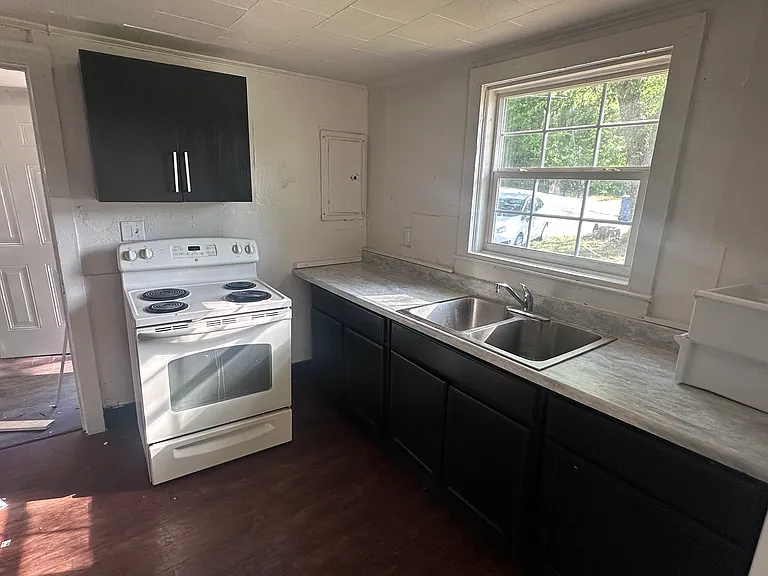 101 Walker Ln — Photo 6