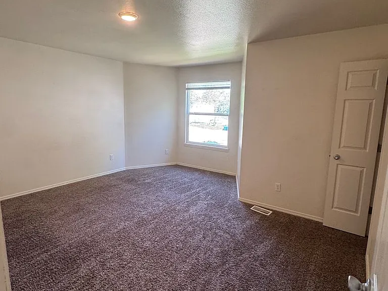 1126 S Fern St — Photo 9