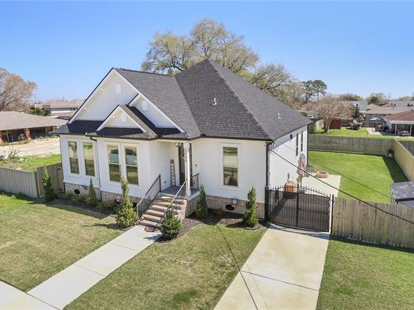 2909 Decomine Dr, Chalmette, LA 70043