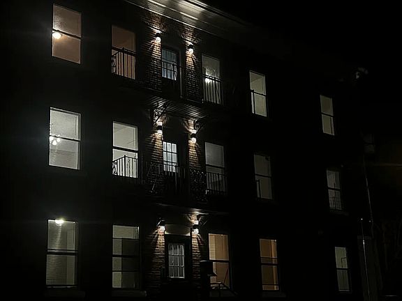 2nd image of 934 Catherine St #3S