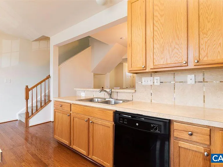 2138 Lockwood Dr — Photo 10