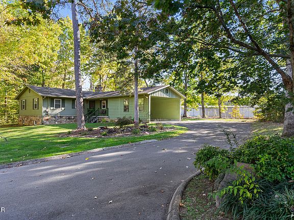 3rd image of 408 Holly Ct