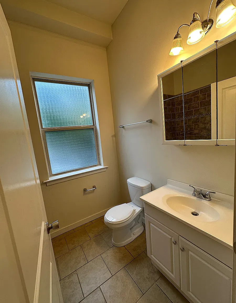 3 bed, 1800 sqft, $2,200 — Photo 4