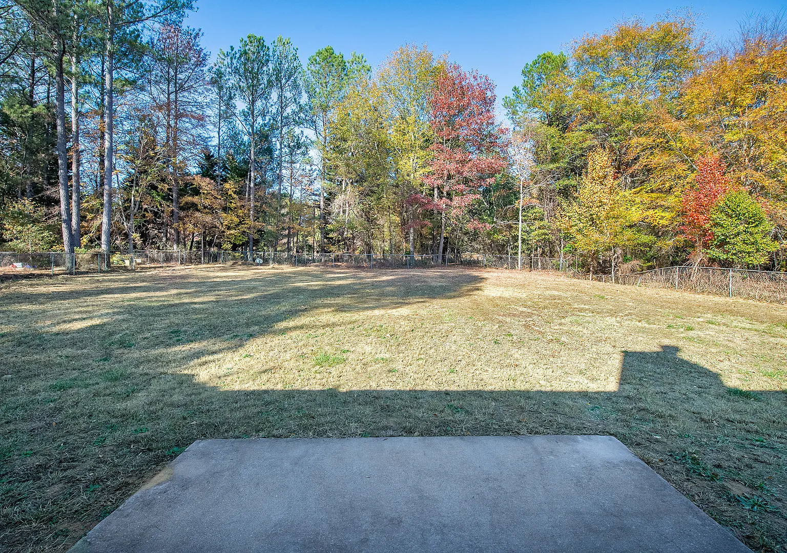 Cute Ranch Beauty in Covington, Fenced Back yard: Granite counter tops — Photo 2