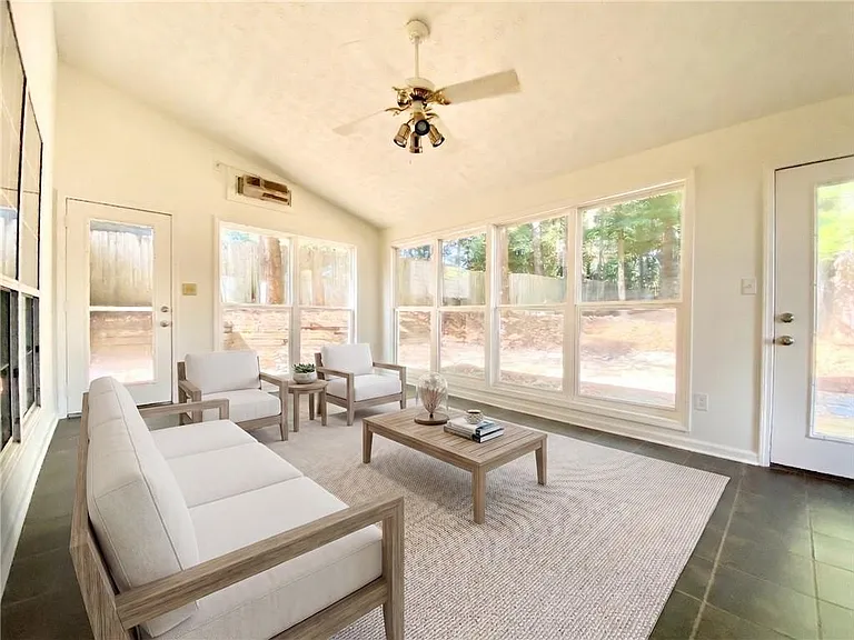 640 Suwanee Lakes Cir — Photo 15